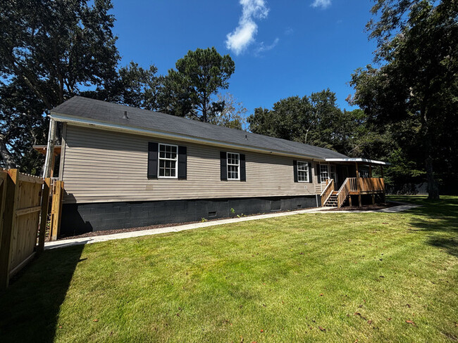 1030 Greenhill Rd in Charleston, SC - Foto de edificio - Building Photo