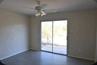 74355 Cottonwood Dr in Twentynine Palms, CA - Foto de edificio - Building Photo