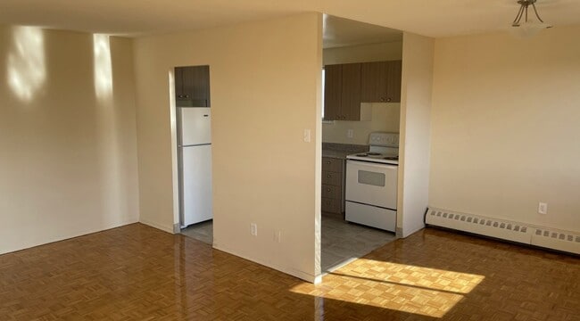 549-573 N Service Rd