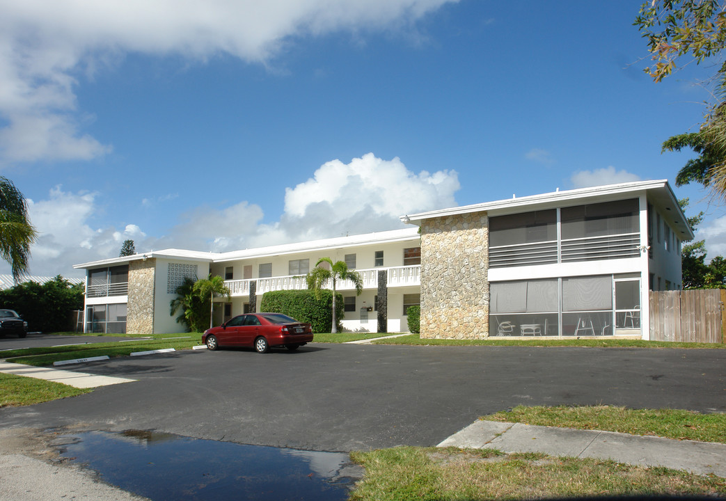 Beverly Boynton in Boynton Beach, FL - Building Photo