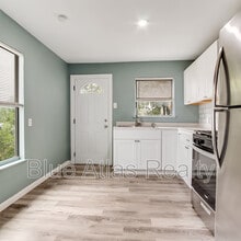 1104 S Gilpin Ave in Dallas, TX - Building Photo - Building Photo