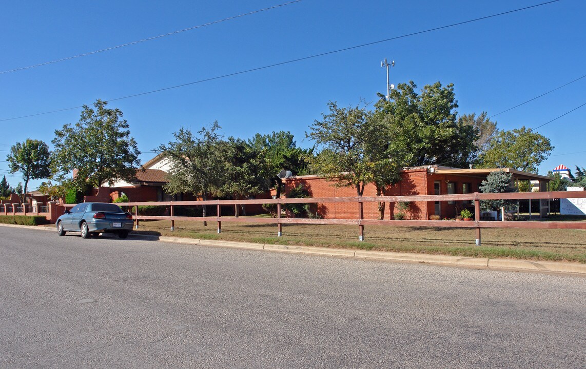 West End in Lubbock, TX - Building Photo