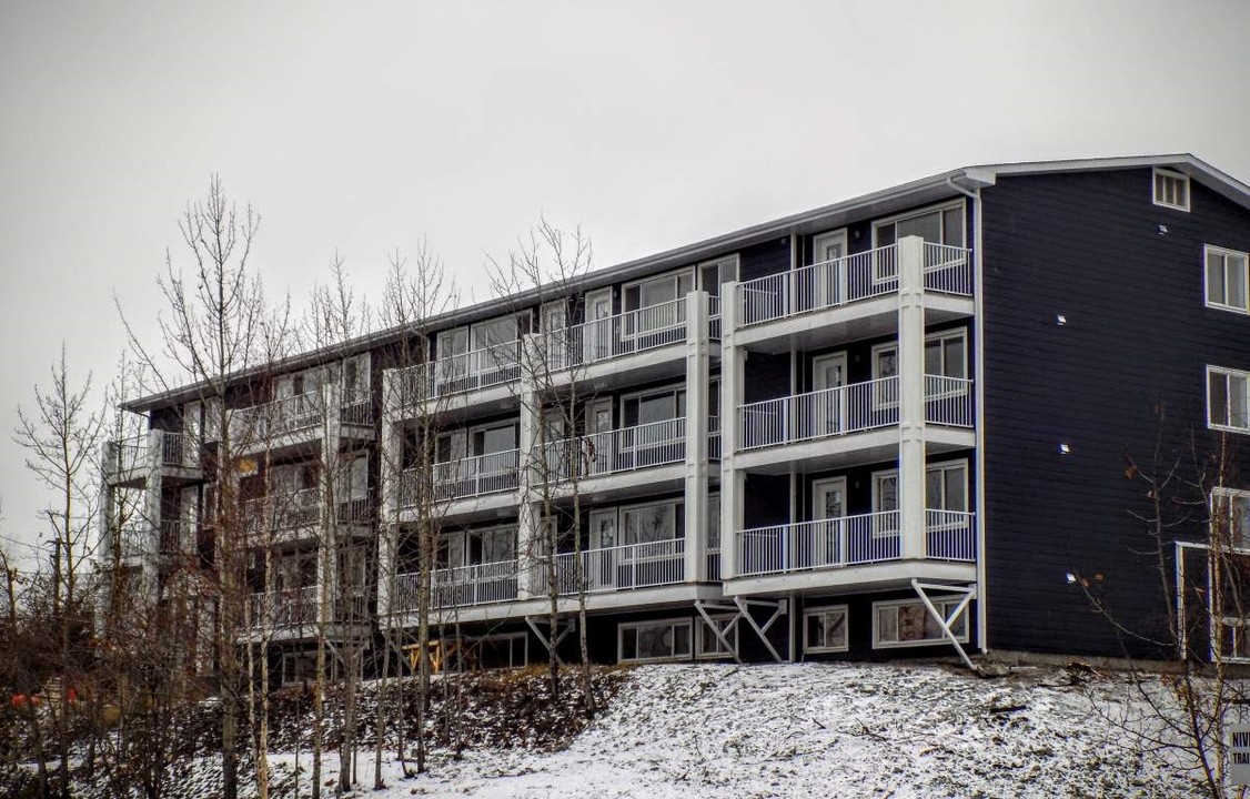 Frontier House in Yellowknife, NT - Building Photo