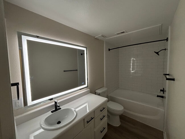 250 S Stagecoach Trail