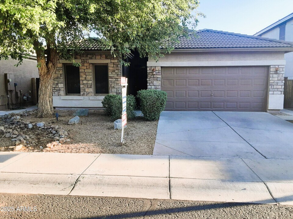 17262 W Lundberg St in Surprise, AZ - Building Photo