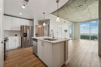 250 Pharr Rd NE in Atlanta, GA - Building Photo - Building Photo