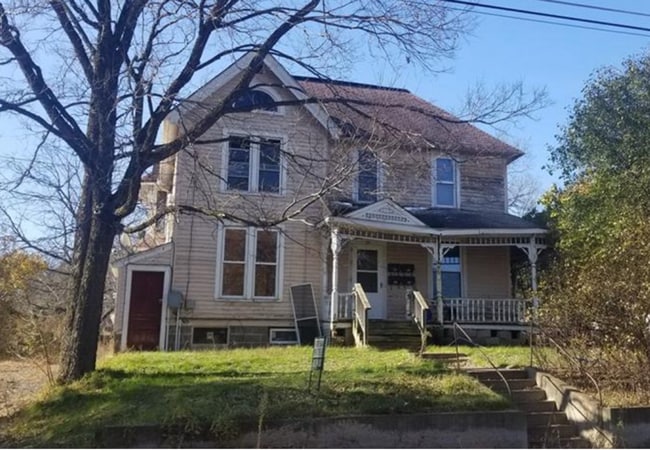 property at 119 S 3rd St