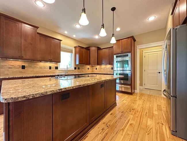 909 NE Williamsburg Dr in Ankeny, IA - Building Photo - Building Photo