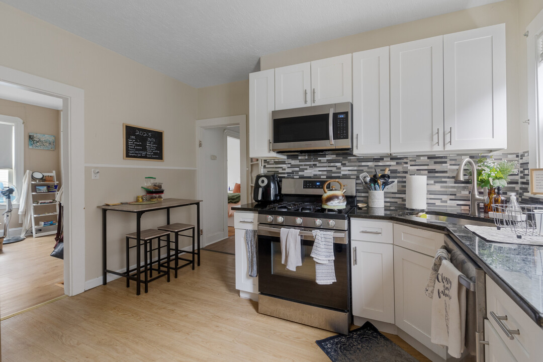 19 Malvern Ave, Unit 2A in Somerville, MA - Building Photo