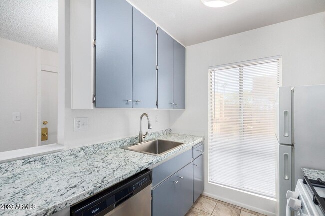 1701 W Tuckey Ln in Phoenix, AZ - Foto de edificio - Building Photo