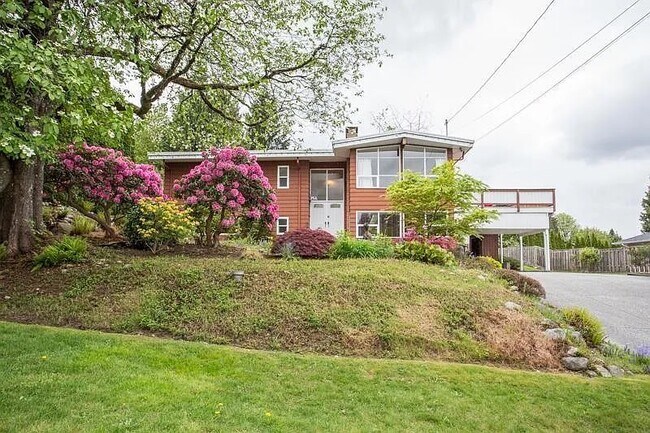 958 Ranch Park Way in Coquitlam, BC - Building Photo - Building Photo