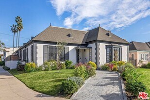 200 S Formosa Ave in Los Angeles, CA - Building Photo