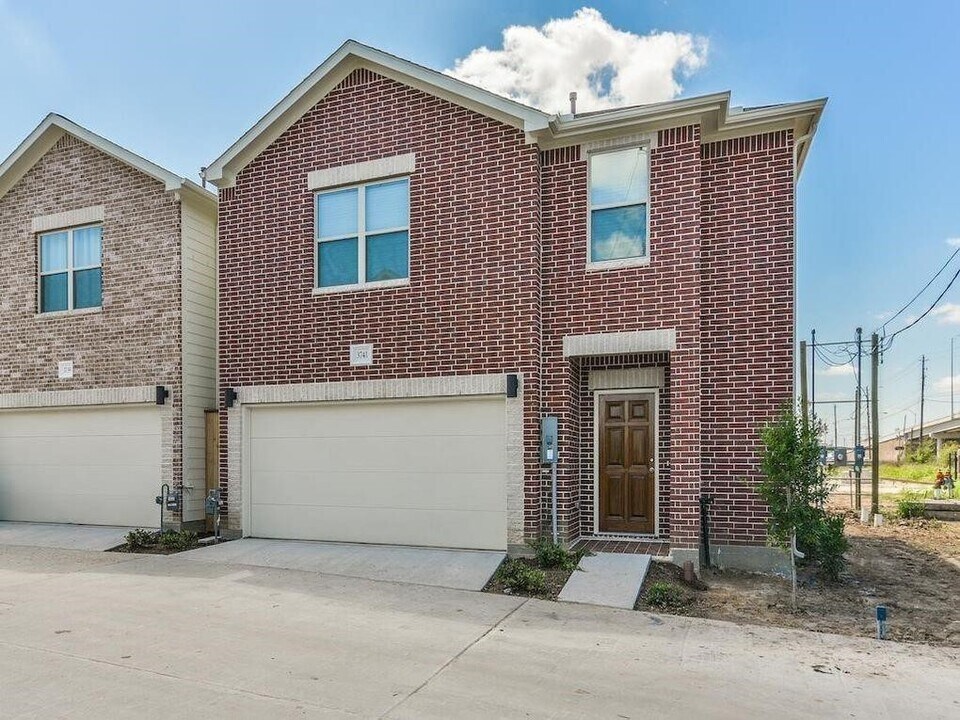 3741 Main Poplar Dr in Houston, TX - Building Photo