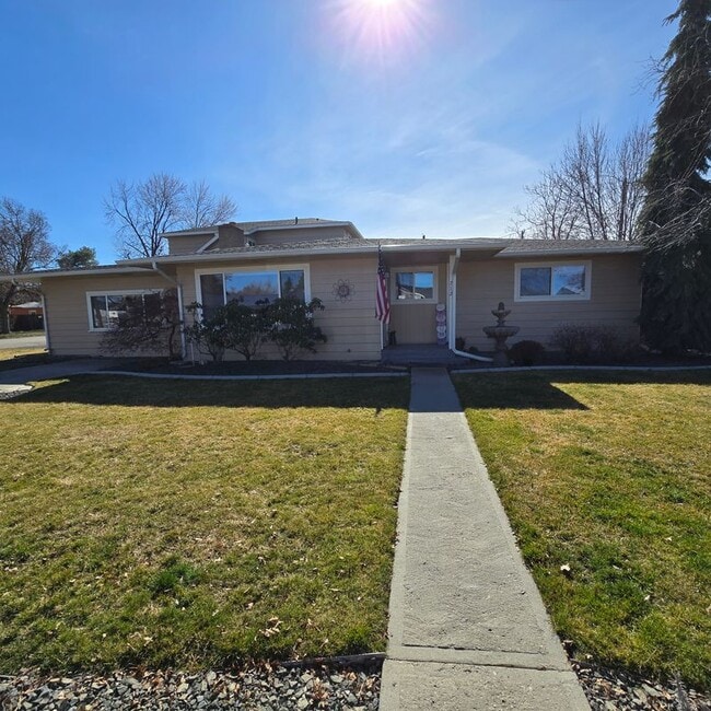 property at 712 SW 4th St