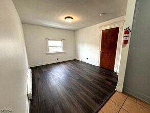 19 N 7th St, Unit 3 in Newark, NJ - Building Photo - Building Photo
