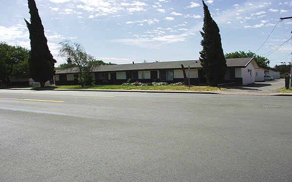 Travis Apartments in Fairfield, CA - Foto de edificio