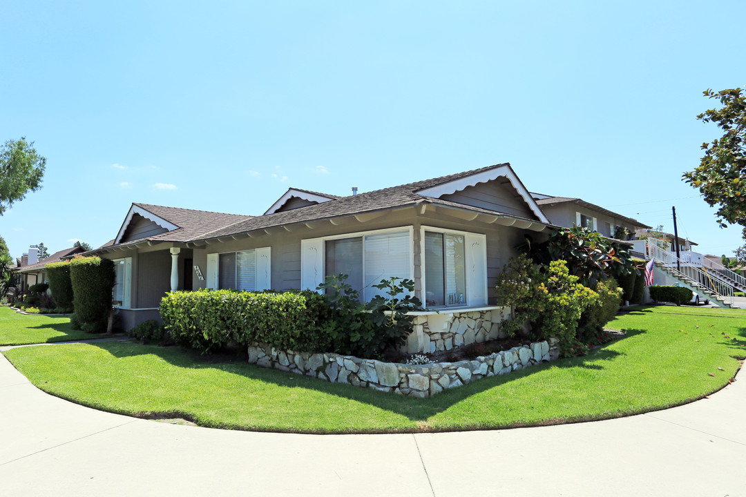 7542 Volga Dr in Huntington Beach, CA - Building Photo