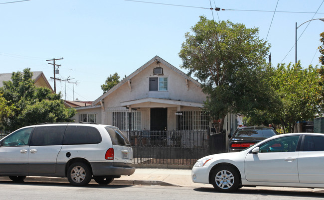 137-139 S Rowan Ave in Los Angeles, CA - Foto de edificio - Building Photo