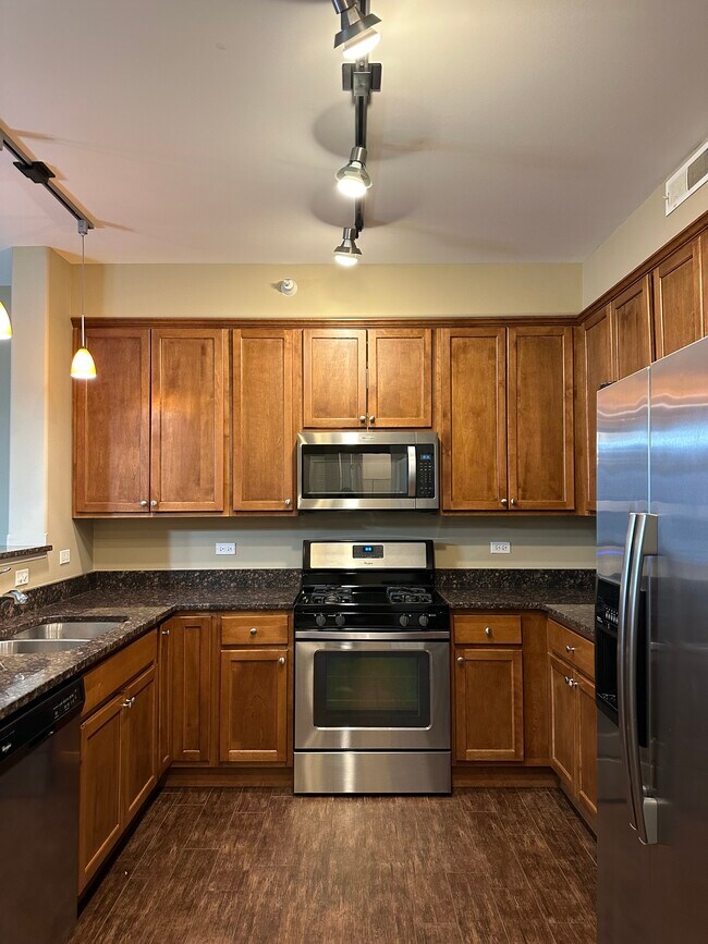 5N426 Rohlwing Rd, Unit 1 in Itasca, IL - Foto de edificio - Building Photo