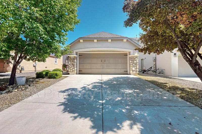 1041 Spring Valley Rd in Rio Rancho, NM - Building Photo