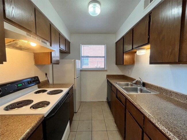 2526 W Prairie St, Unit 203 in Denton, TX - Building Photo - Building Photo