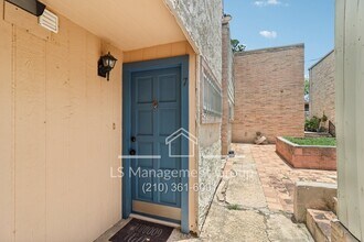 408 Ira Ave in San Antonio, TX - Building Photo - Building Photo