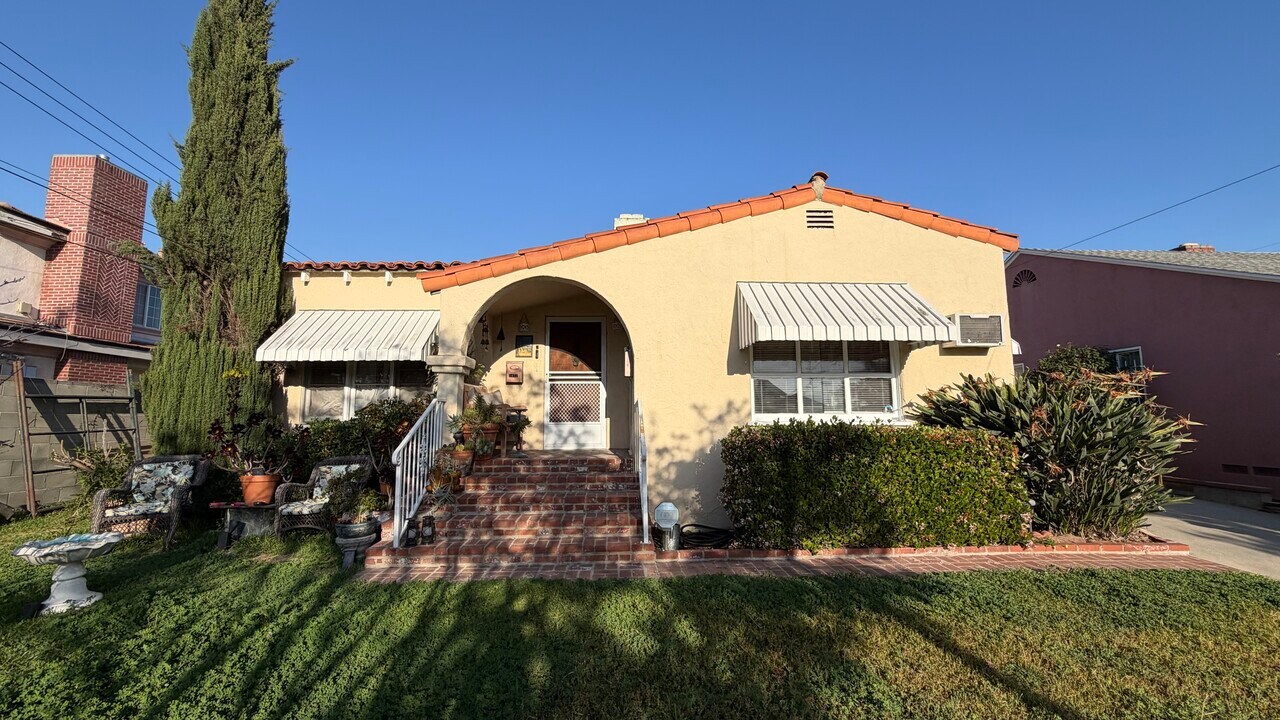 1034 S 4th St in Alhambra, CA - Building Photo