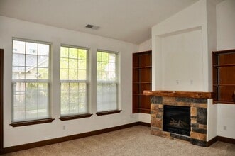 940 W Willow Lake Loop in Coeur d'Alene, ID - Foto de edificio - Building Photo