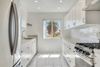 Bedford Apartments in Los Angeles, CA - Foto de edificio - Building Photo