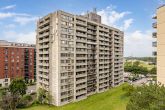 Place Deguire in Montréal, QC - Building Photo - Building Photo