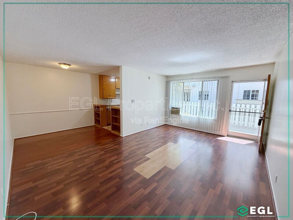 1755 N Kenmore Ave in Los Angeles, CA - Building Photo