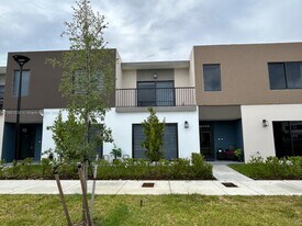 14608 SW 261 St Ter in Princeton, FL - Building Photo