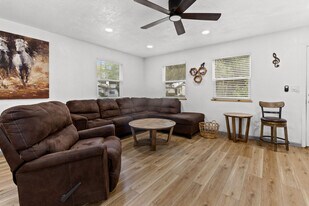 2725 NW 44th Pl in Gainesville, FL - Building Photo