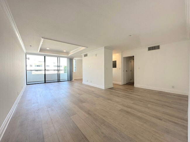 10636 Wilshire - Luxury Doorman Building
