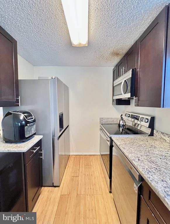 8679 Hickory Ridge Ct in Springfield, VA - Building Photo - Building Photo