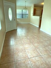 4 Prosperity Ln in Palm Coast, FL - Foto de edificio - Building Photo