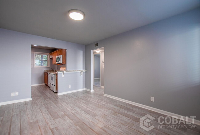 property at 271 Glen Iris Dr NE