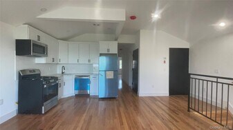 72-41 Hillmeyer Ave in Queens, NY - Building Photo