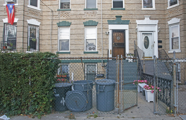 372 Montauk Ave in Brooklyn, NY - Building Photo - Building Photo