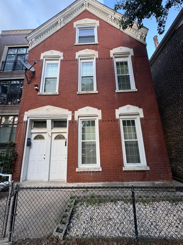 property at 1107 N Hermitage Ave