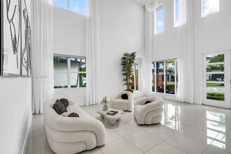 15540 NW 88th Ave in Miami Lakes, FL - Building Photo - Building Photo