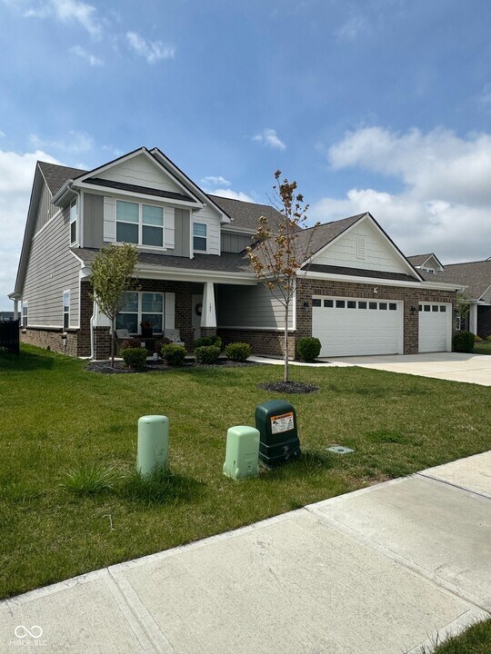 197 Cape May Dr in Westfield, IN - Building Photo