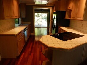1313 Magnolia Ct in Fircrest, WA - Building Photo - Building Photo
