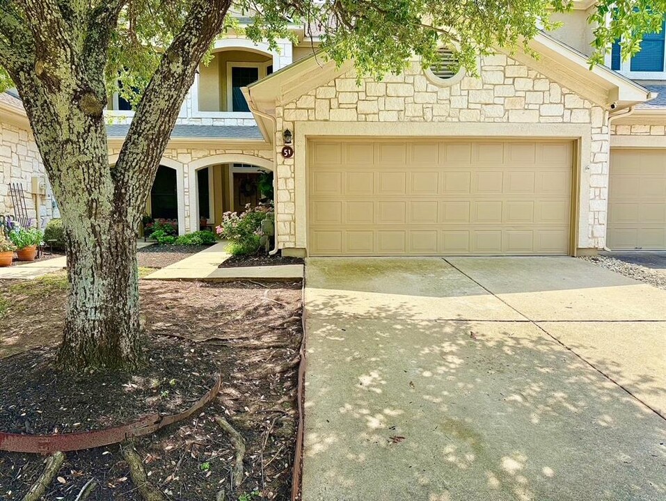 3300 Forest Creek Dr in Round Rock, TX - Foto de edificio