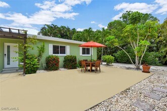 1155 6th St S in Naples, FL - Building Photo - Building Photo