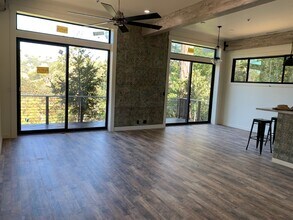 49 Conifer Way in Woodacre, CA - Foto de edificio - Building Photo