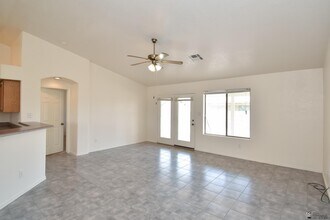 10254 E 38th St in Yuma, AZ - Foto de edificio - Building Photo