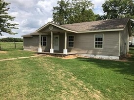 82687 US-59 in Stilwell, OK - Building Photo