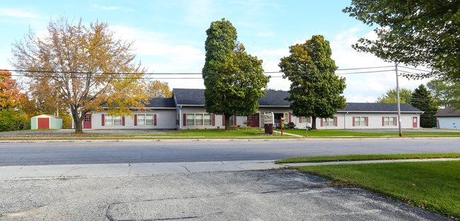 1937 N Main St in West Bend, WI - Foto de edificio - Building Photo