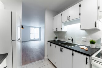 540 Charest Boul in Québec, QC - Building Photo - Building Photo